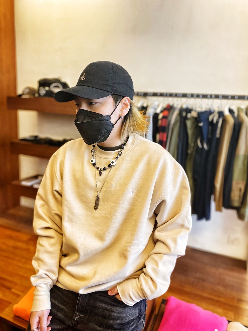 「ootd」｜「SOPHNET.のアイテム（スウェット、ベージュ系）」を使った、Kyle  Mokさん（メンズ・170cm）の冬コーディネートの1枚目の写真