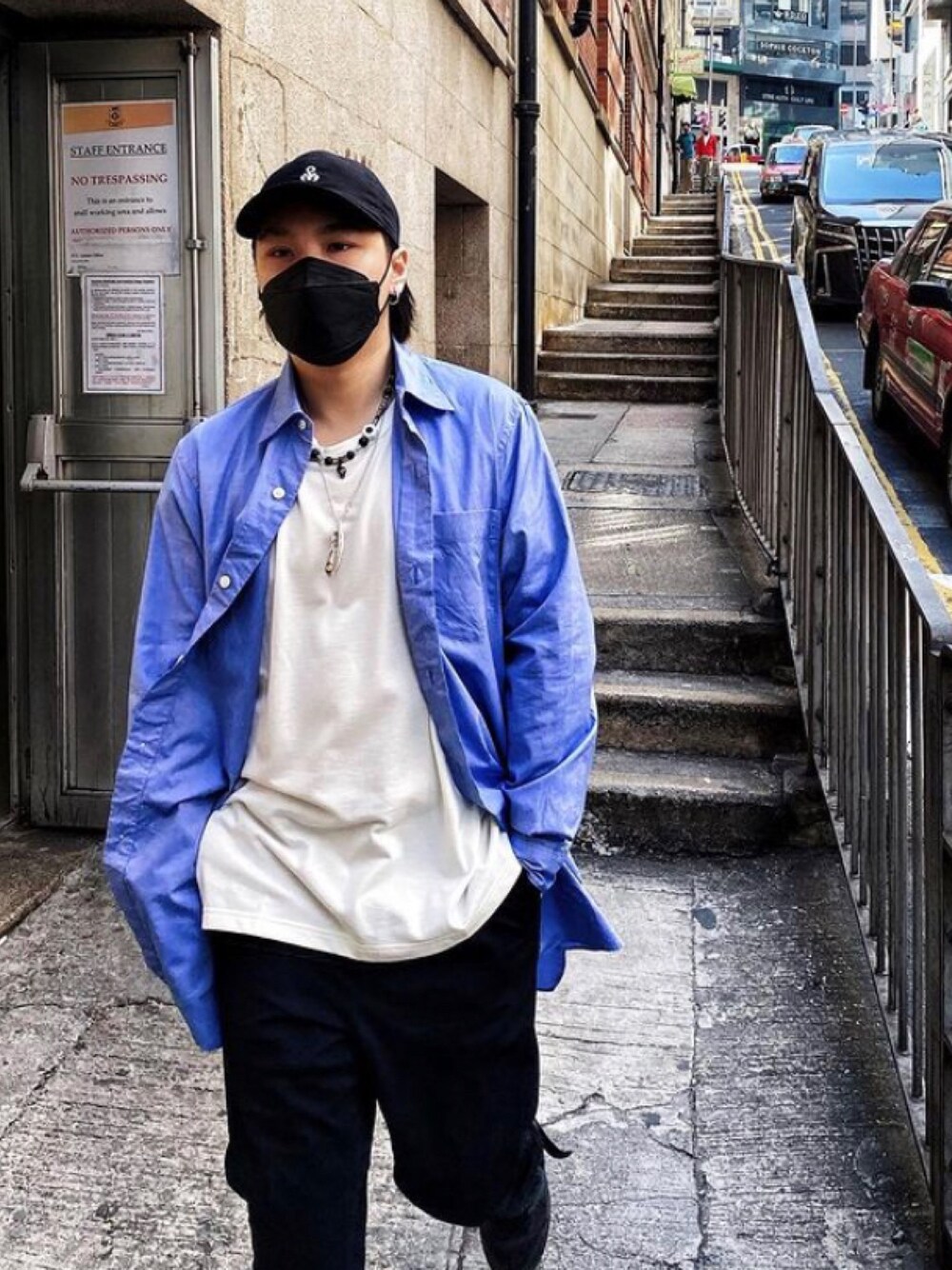 「ootd」｜「SOPHNET.のアイテム（シャツ/ブラウス、ブルー系）」を使った、Kyle  Mokさん（メンズ・170cm）の冬コーディネートの1枚目の写真