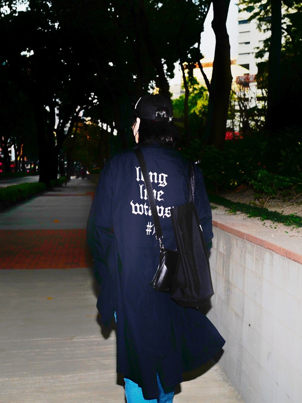 「ootd」｜「WTAPSのアイテム（ジャケット/アウター、ブラック系）」を使った、Kyle  Mokさん（メンズ・170cm）の春コーディネートの1枚目の写真
