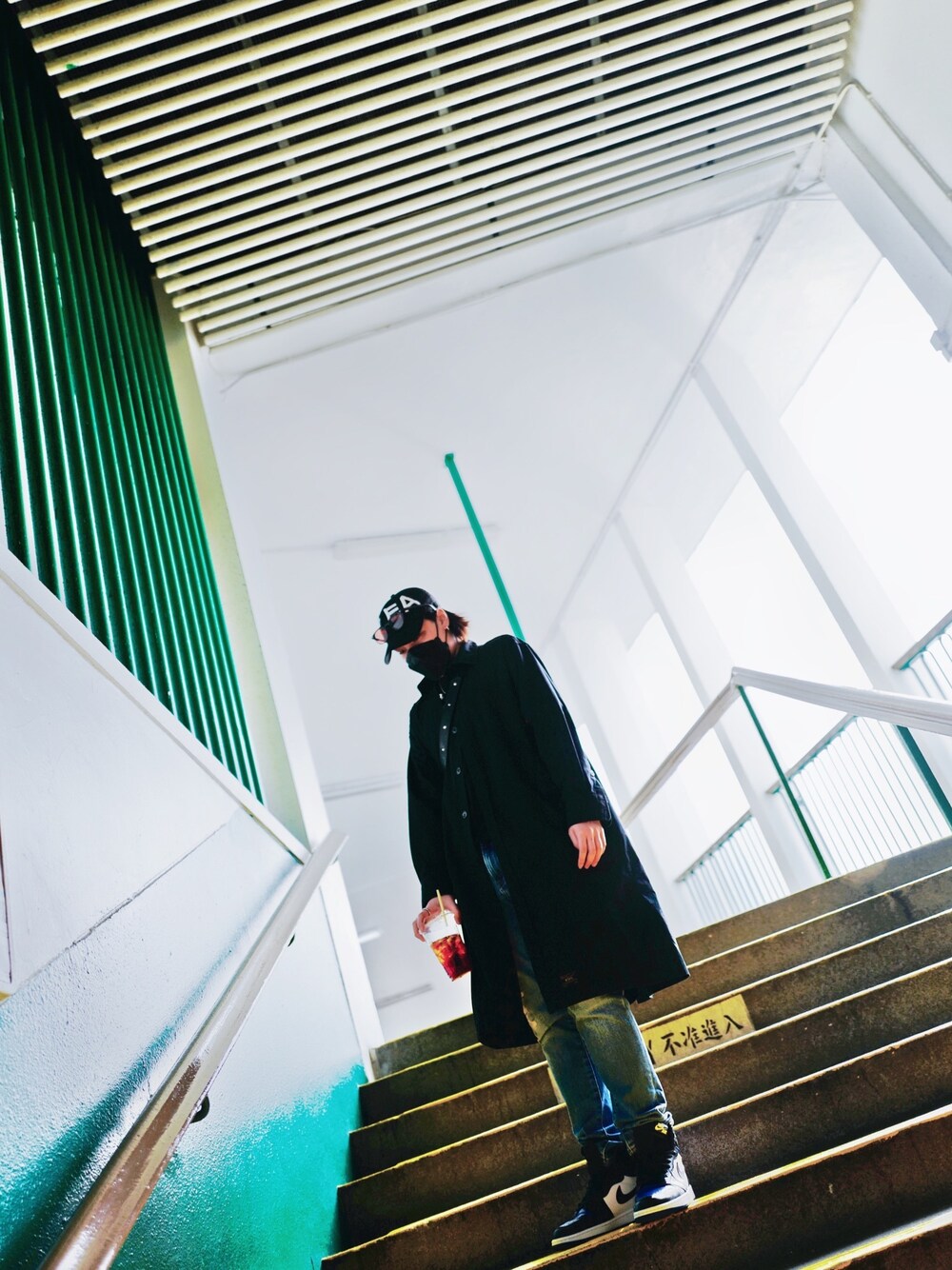 「ootd」｜「HUMAN MADEのアイテム（ファッション雑貨、ブラック系）」を使った、Kyle  Mokさん（メンズ・170cm）の春コーディネートの1枚目の写真