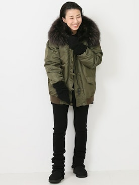 「アイテム（レッグウォーマー、ブラック系）」を使った、MIKAさん（レディース・160cm）の冬コーディネート