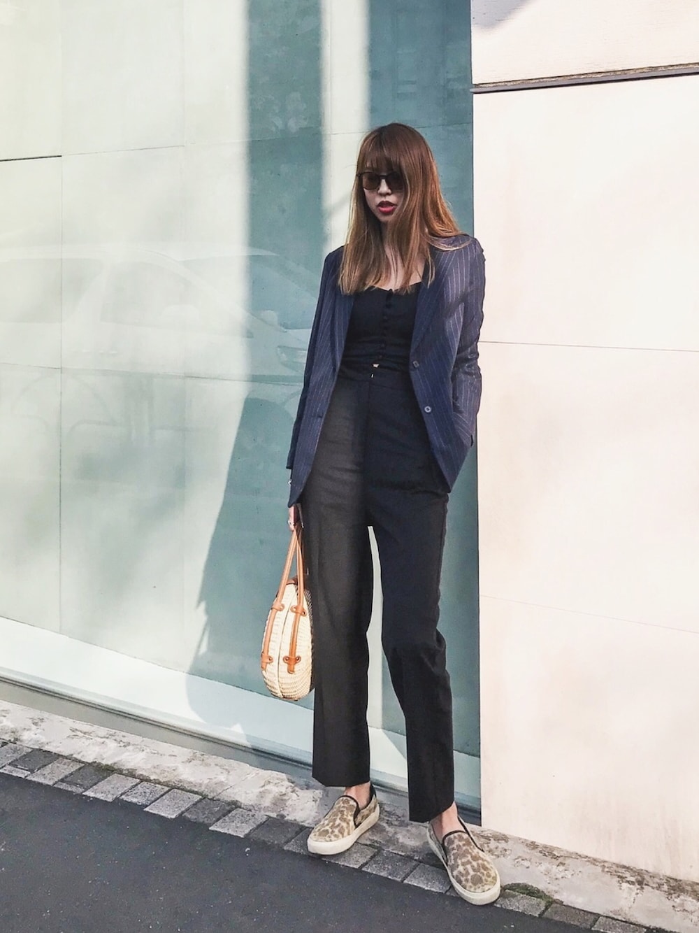 「jacket 、ジャケット、fashion、AKTE、アクテ、Saint Laurent、かごバッグ」｜「REFORMATIONのアイテム（シャツ/ブラウス、ブラック系）」を使った、satocoさん（レディース・165cm）の夏コーディネートの1枚目の写真
