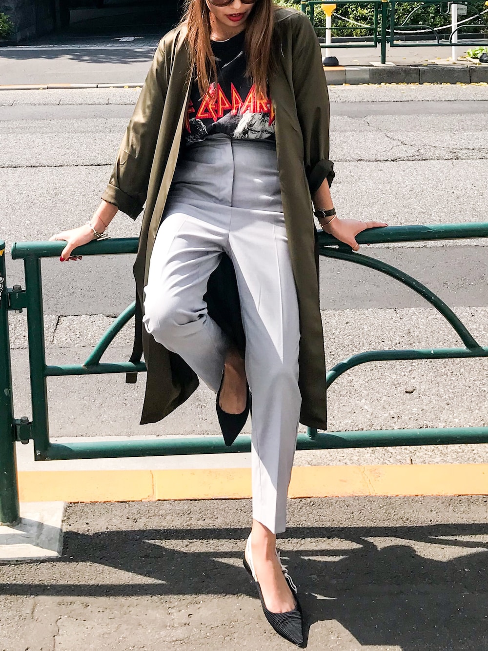 「fashion、styling、coordinate、AKTE」｜「AKTEのノーカラーサテンガウン（ノーカラージャケット、グリーン系）」を使った、satocoさん（レディース・165cm）の秋コーディネートの1枚目の写真