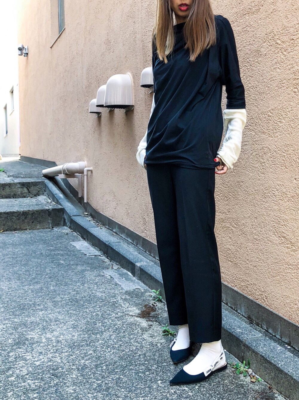 「fashion、styling、coordinate、AKTE」｜「LOEWEのLoewe - アシンメトリー ブラウス - women - コットン - M（シャツ/ブラウス、ブラック系）」を使った、satocoさん（レディース・165cm）の秋コーディネートの1枚目の写真