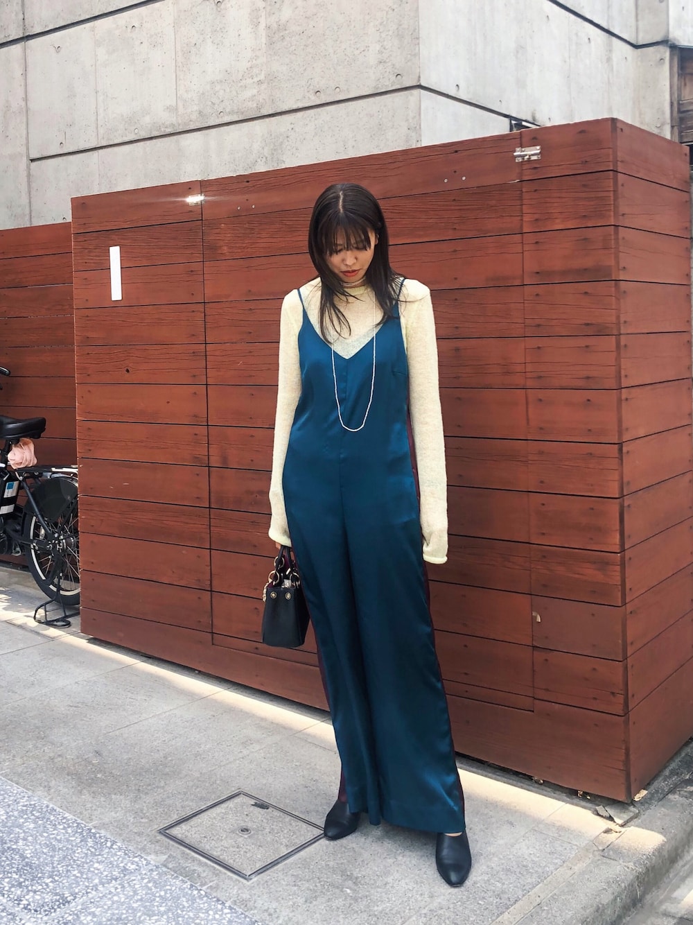 「AKTE、アクテ、秋のコーデ、シンプル、大人コーデ、オトナ女子、モヘヤニット、オールインワン」｜「AKTEのクルーネックモヘヤニットプルオーバー（ニット/セーター、グリーン系）」を使った、satocoさん（レディース・165cm）の秋コーディネートの1枚目の写真