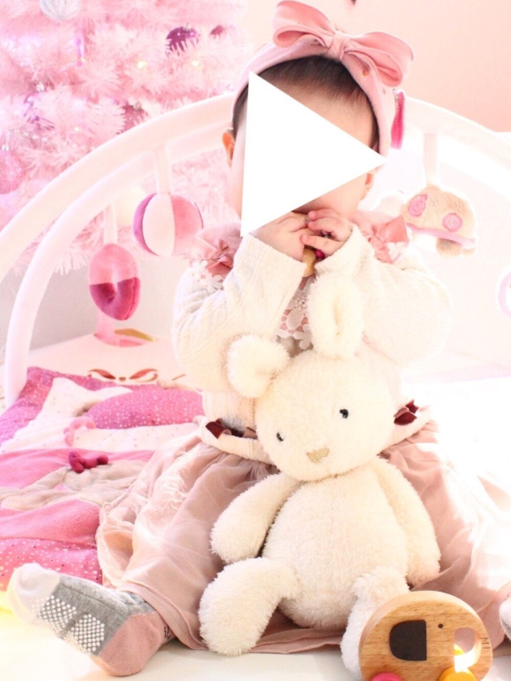 「プティマイン、ベビーコーデ、女の子ベビーコーデ、baby girl」｜「petit mainのアイテム（ママ＆ベビー、ホワイト系）」を使った、komomoさん（キッズ・80cm）の冬コーディネートの1枚目の写真