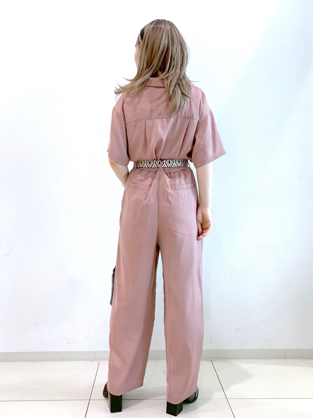 「これが私をアゲる服、オールインワン、つなぎ、ベルト、お洒落さんとつながりたい、ootd、大人カジュアル、休日スタイル、ページボーイ、PAGEBOY」｜「PAGEBOYのショートスリーブオールインワン（つなぎ/オールインワン、ブラウン系）」を使った、MATSUさん（レディース・158cm）の春コーディネートの1枚目の写真