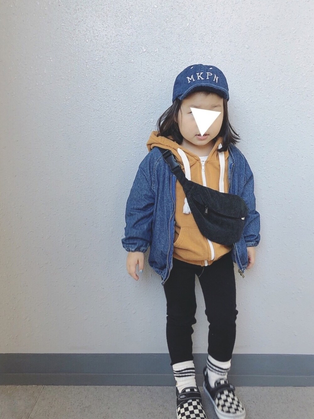 「やっぱりストリートが好き、キャップ、デニムジャケット、パーカー、ボディバッグ、ラインソックス、ミッキー、チェッカーフラッグ」｜「BirthdayのSOYUちゃんから❤🎁（キャップ、ブルー系）」を使った、𓅿yzk𓅿さん（キッズ・90cm）の秋コーディネートの1枚目の写真