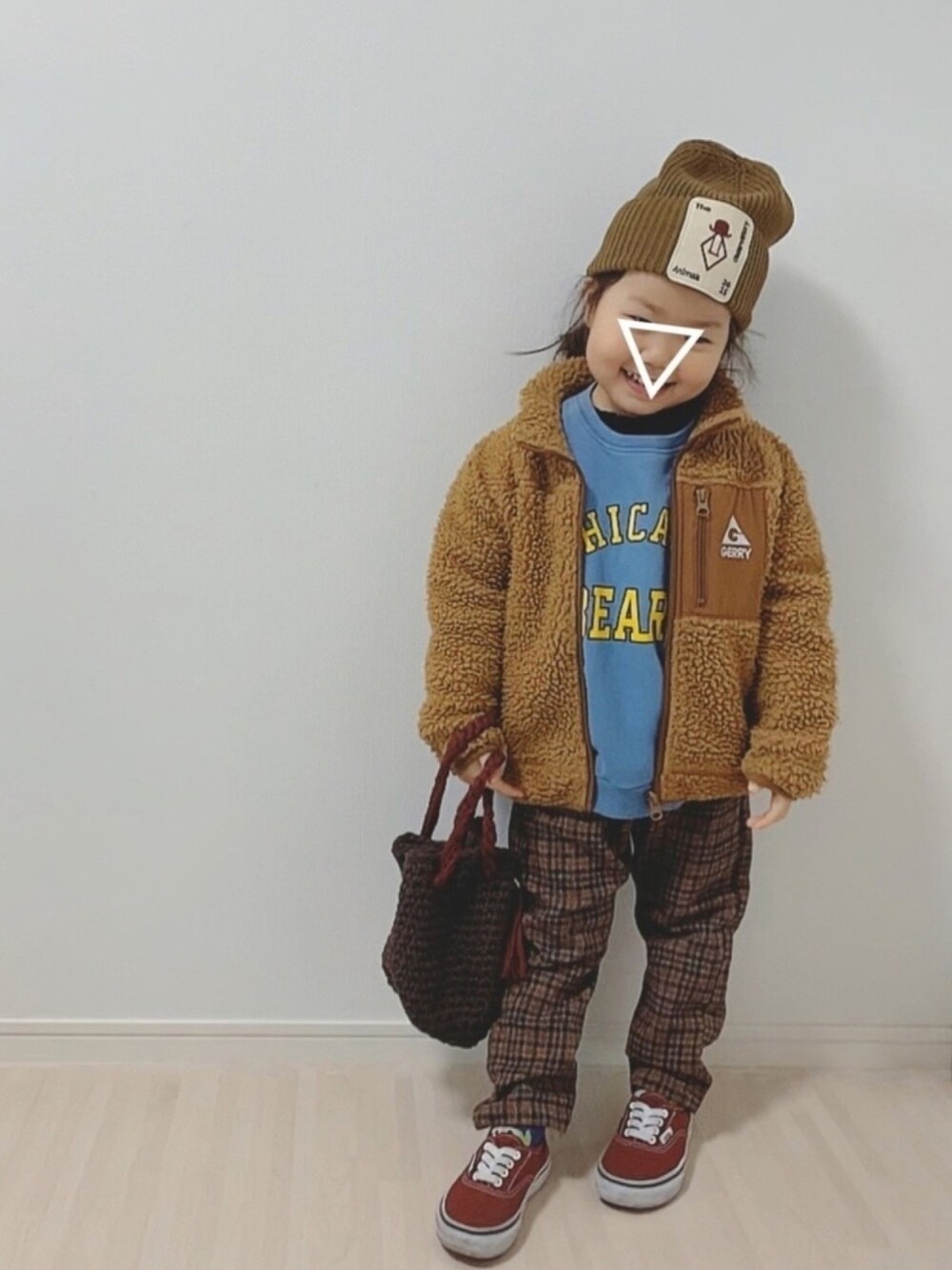「ブラウン色に染まれ、ニット帽、ボアジャケット、ロゴスウェット、チェックパンツ、VANS、linakona、見る専詐欺」｜「THE ANIMAL OBSERVATORYのアイテム（ニットキャップ/ビーニー、ブラウン系）」を使った、𓅿yzk𓅿さん（キッズ・100cm）の冬コーディネートの1枚目の写真