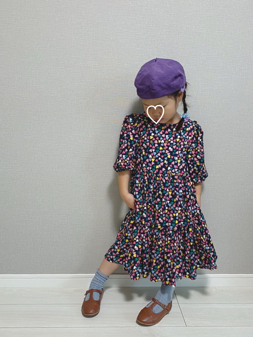「秋服準備はじめました、ベレー帽、ハンドメイド、ワンピース、ハート柄、パフスリーブ、レトロ、ラブアンドピース2020」｜「pinocoのアイテム（ハンチング/ベレー帽、パープル系）」を使った、𓅿yzk𓅿さん（キッズ・100cm）の秋コーディネートの1枚目の写真