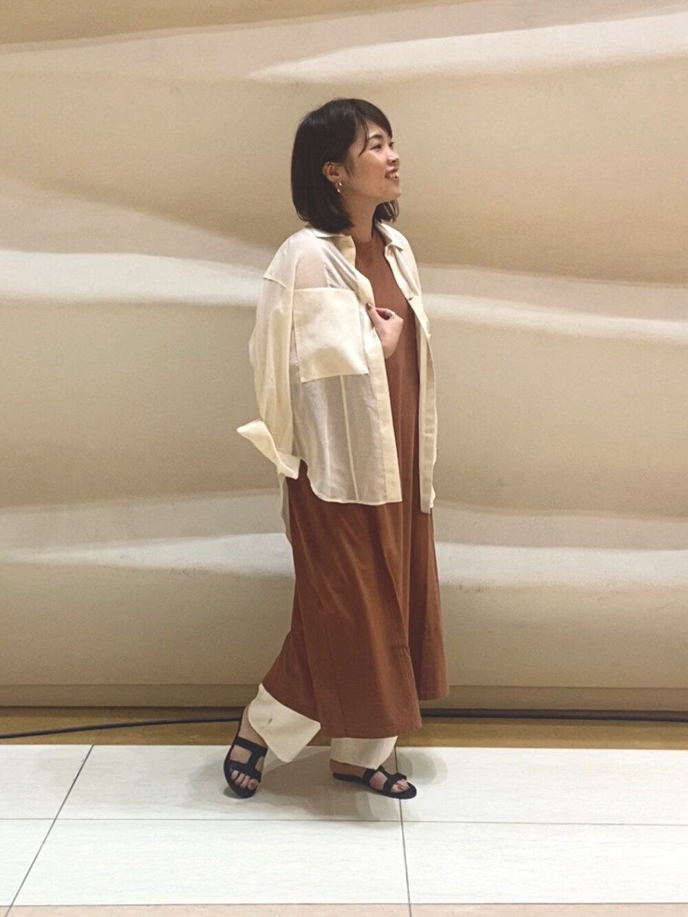 「カジュアル、ビックシルエット、シアーシャツ、透け感、シャツスタイル、ワンピース」｜「qualiteのシアーポケットシャツブラウス（シャツ/ブラウス、ホワイト系）」を使った、RUKAさん（レディース・162cm）の夏コーディネートの1枚目の写真