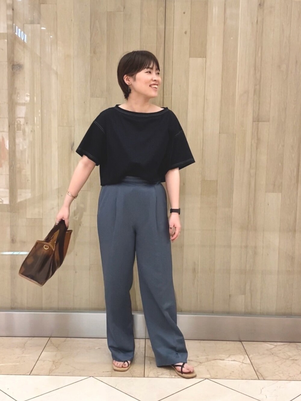 「オトナカジュアル、ボートネック、メンズライク、ラクチンコーデ、オトナ女子、休日スタイル」｜「qualiteのスウェットライクTシャツ（Tシャツ/カットソー、ブラック系）」を使った、RUKAさん（レディース・162cm）の夏コーディネートの1枚目の写真