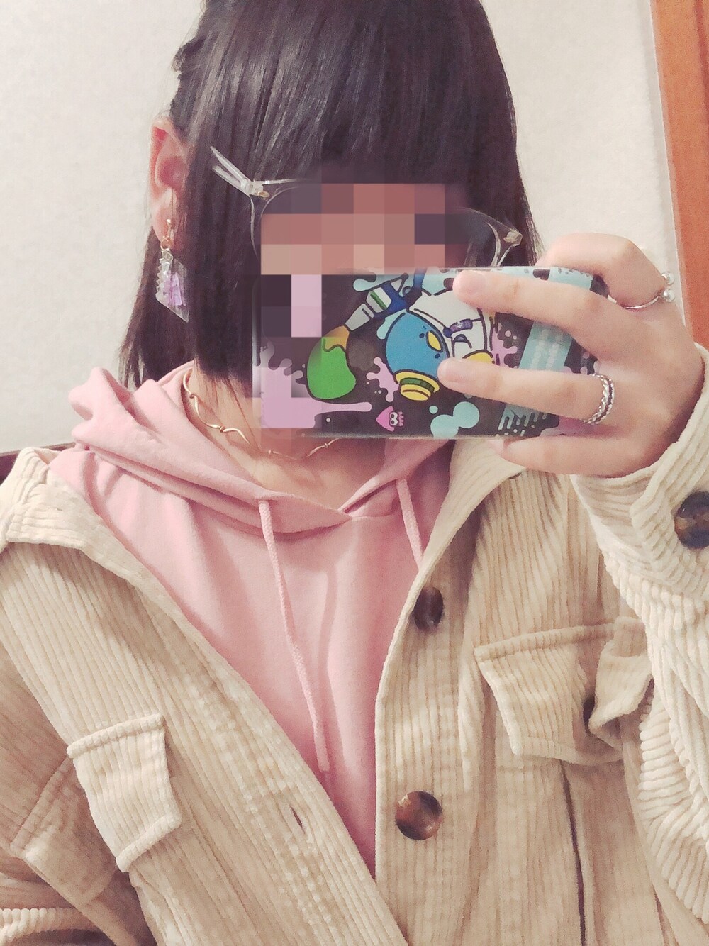 「初投稿、WEGOコーデ、WEGO、サンリオ、タキシードサム、パンツは、ユニクロ、パーカーはメンズ、でかいけどいける」｜「WEGOのWEGO/ミニ裏毛7分袖プルパーカ（パーカー、ピンク系）」を使った、さのまるさん（レディース・152cm）の冬コーディネートの1枚目の写真