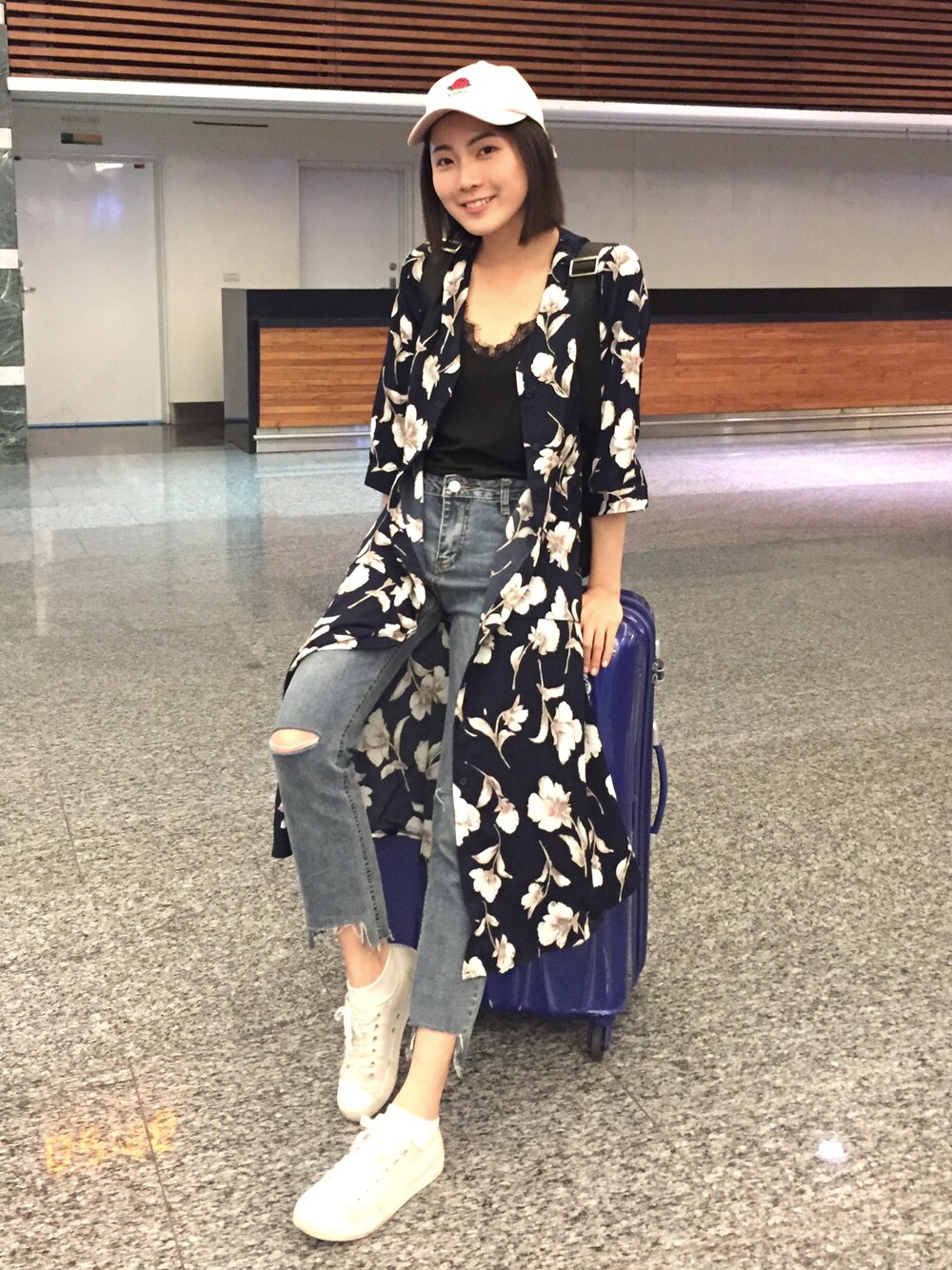 「ootd、outfit、summer、starmimi、H&M、無印良品、mooncat、top、Tシャツ」｜「mooncatのアイテム（その他トップス、ブルー系）」を使った、Debby liuさん（レディース・163cm）の夏コーディネートの1枚目の写真