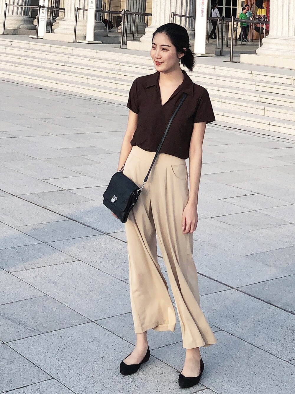 「girl、H&M、ootd、street、starmimi、fashion、Taiwan、summer、VINTAGE」｜「STARMIMIのアイテム（パンツ、ベージュ系）」を使った、Debby liuさん（レディース・163cm）の秋コーディネートの1枚目の写真