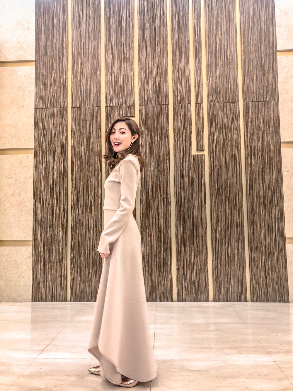 「dress、chainootd、fashion」｜「Suitangtangのアイテム（ワンピース/ドレス、ベージュ系）」を使った、Debby liuさん（レディース・163cm）の冬コーディネートの1枚目の写真