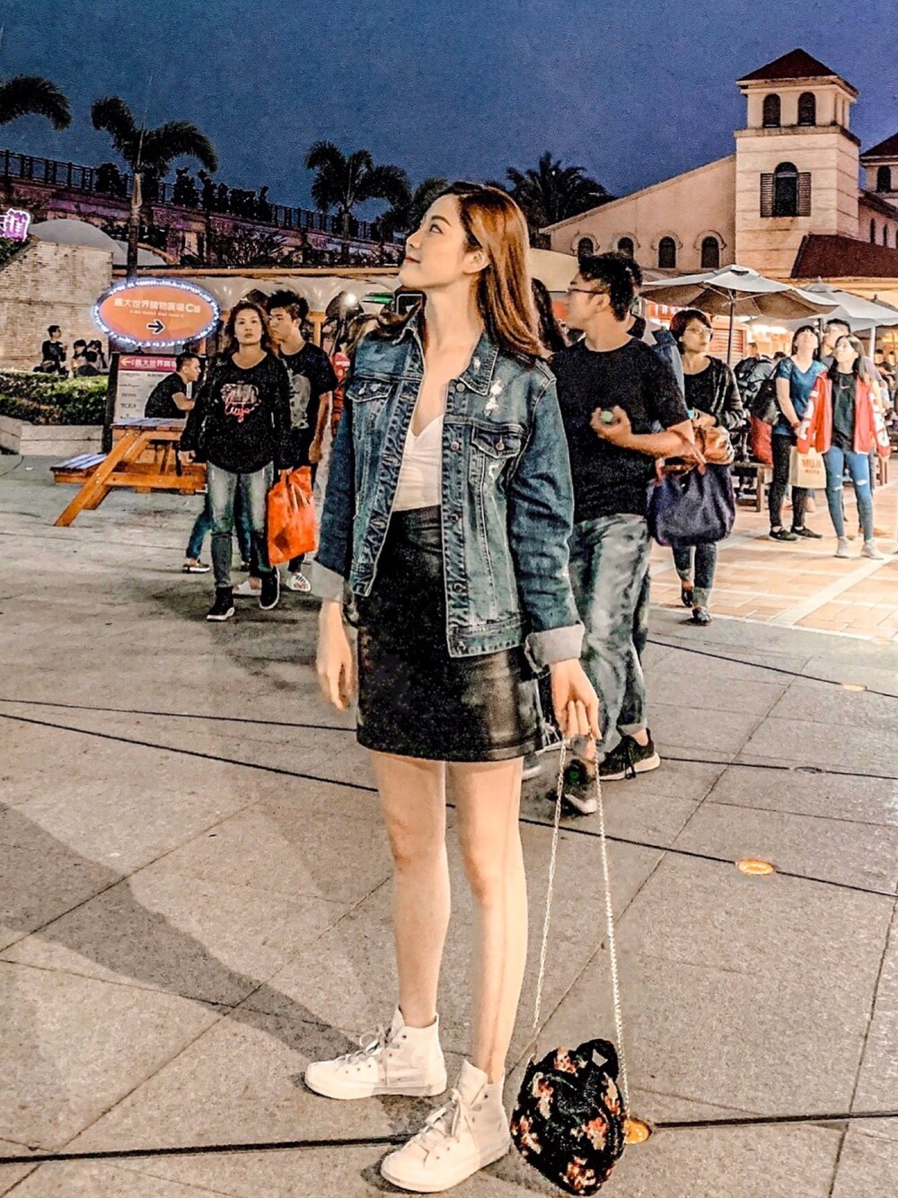 「girl、fashion、chainsootd、ootd、ZARA、converse」｜「CONVERSEのアイテム（シューズ、ベージュ系）」を使った、Debby liuさん（レディース・163cm）の冬コーディネートの1枚目の写真