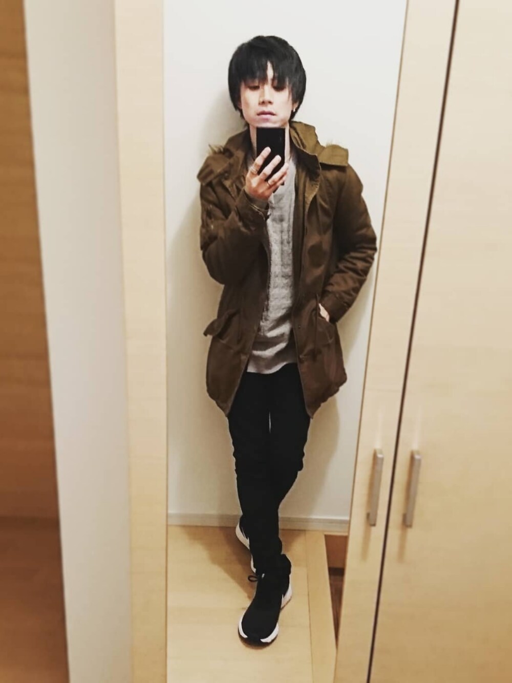 「GUのアイテム（ニット/セーター、グレー系）」を使った、なかむーさん（メンズ・171cm）の冬コーディネートの1枚目の写真