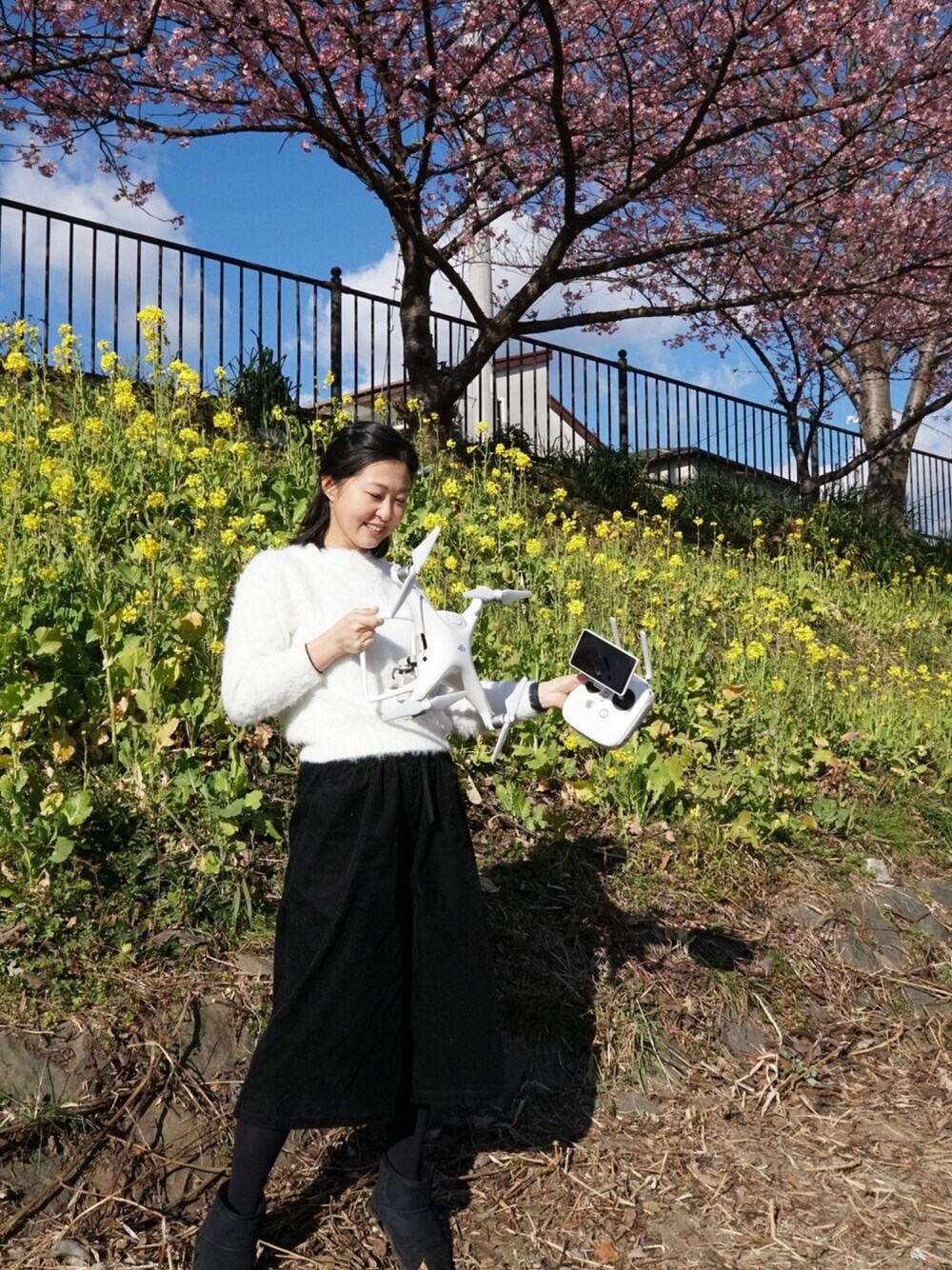 「Dronepa、Droney、Dronejo、シンプルコーデ、ドローンコーデ」｜「DJIのアイテム（その他、ホワイト系）」を使った、ささももさん（レディース・163cm）の夏コーディネートの1枚目の写真
