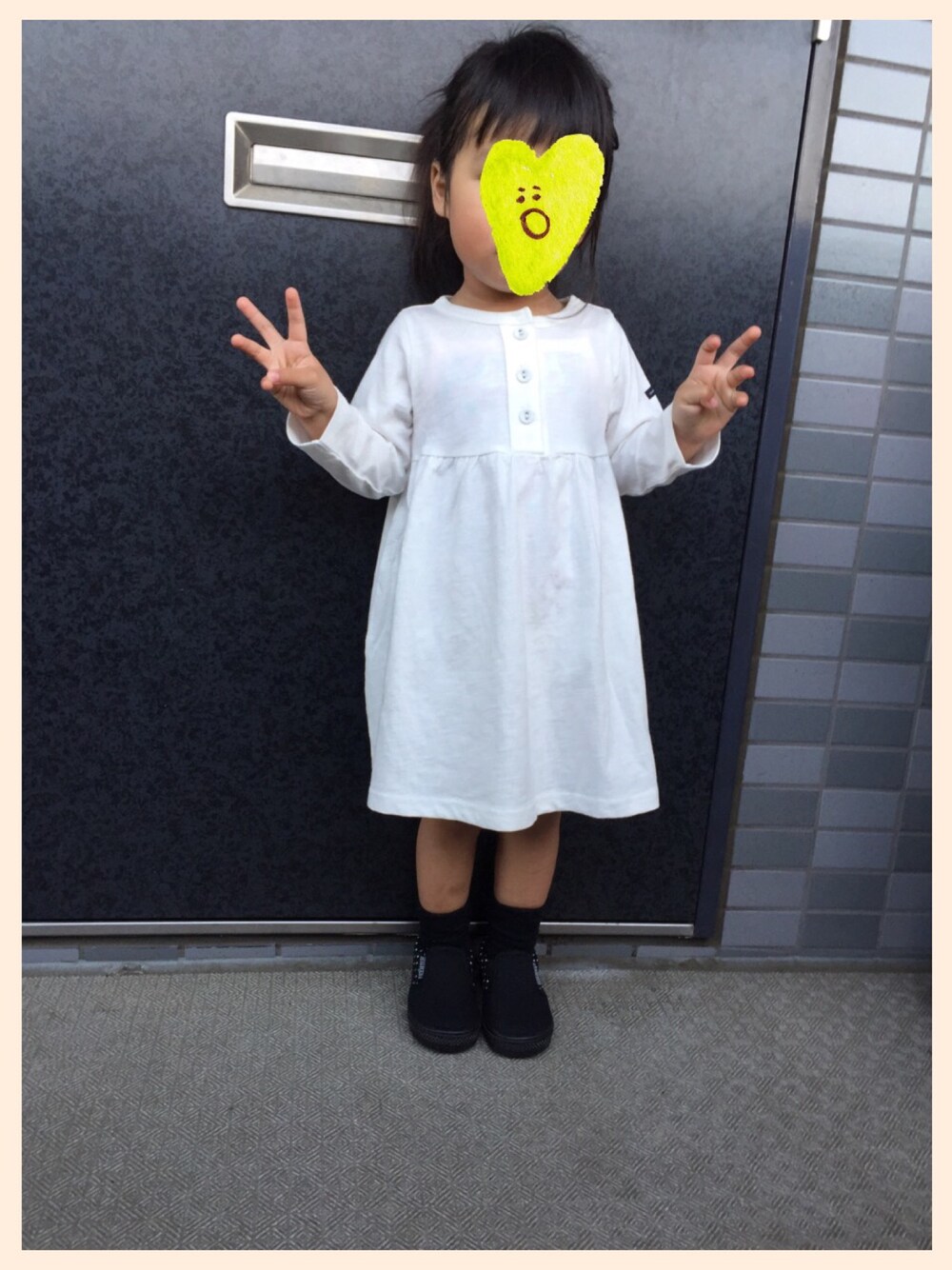 「キッズコーデ」｜「quoti use fithのアイテム（ワンピース、ホワイト系）」を使った、satohiさん（キッズ・80cm）の春コーディネートの1枚目の写真