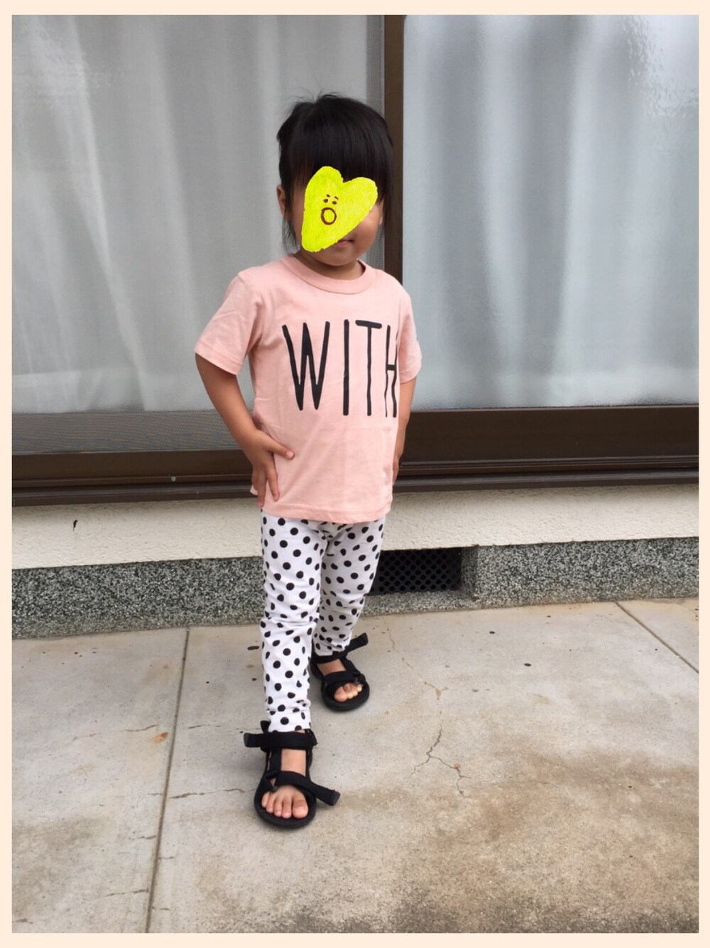 「キッズコーデ」｜「b・ROOMのアイテム（Tシャツ/カットソー、ピンク系）」を使った、satohiさん（キッズ・90cm）の春コーディネートの1枚目の写真