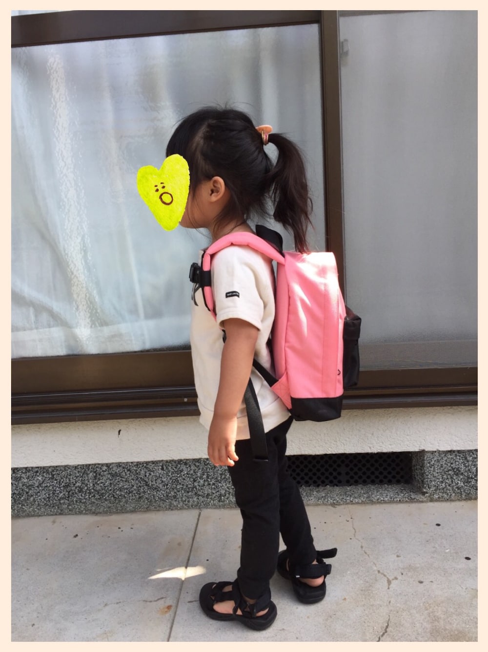 「キッズコーデ」｜「URBAN RESEARCH DOORSのアイテム（ヘアゴム、ピンク系）」を使った、satohiさん（キッズ・90cm）の夏コーディネートの1枚目の写真