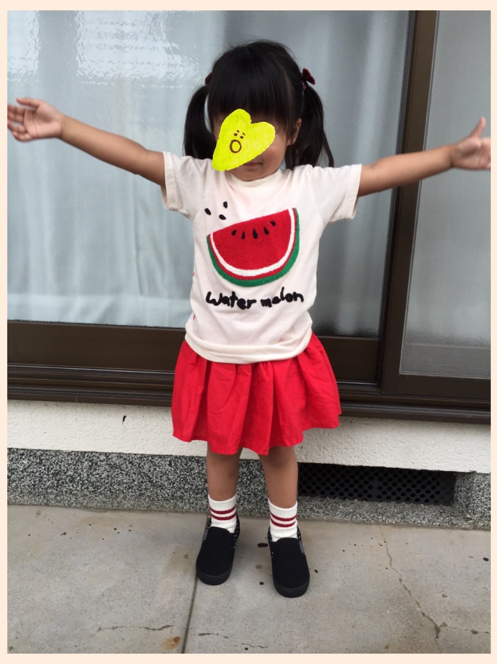「キッズコーデ」｜「Familiar のアイテム（ヘアゴム、レッド系）」を使った、satohiさん（キッズ・90cm）の夏コーディネートの1枚目の写真