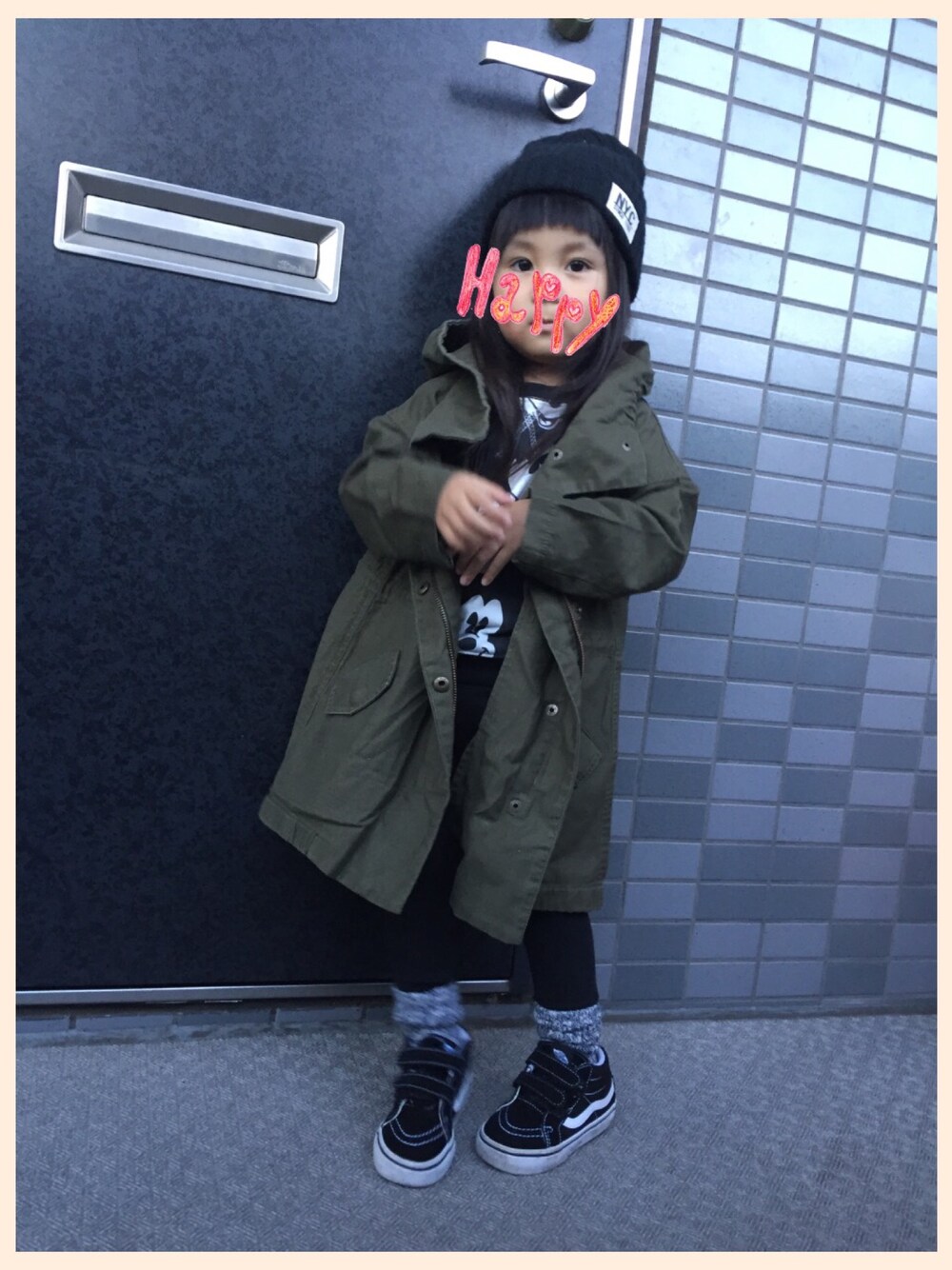 「キッズコーデ」｜「韓国子供服のアイテム（スウェット、ブラック系）」を使った、satohiさん（キッズ・90cm）の秋コーディネートの1枚目の写真