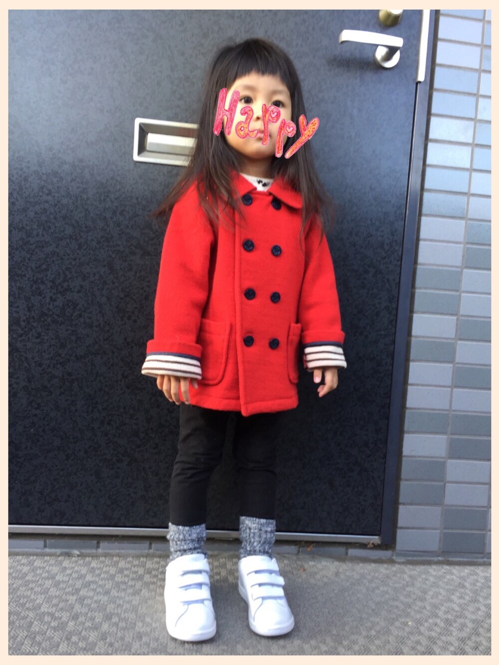 「キッズコーデ」｜「URBAN RESEARCH DOORSのアイテム（ピーコート、レッド系）」を使った、satohiさん（キッズ・90cm）の秋コーディネートの1枚目の写真