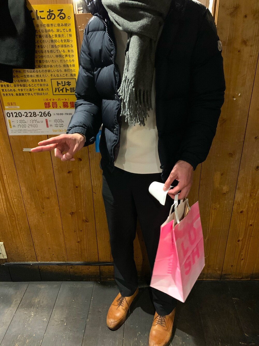 「冬、大人カジュアル、カジュアル、シンプルコーデ、冬コーデ、いいね、save、フォローお願いします🤑、プチプラ」｜「MONCLERのアイテム（ダウンベスト、ブラック系）」を使った、TomoKiMaさん（メンズ・166cm）の冬コーディネートの1枚目の写真