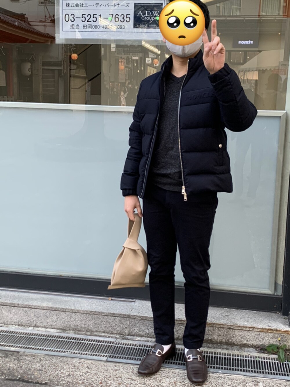 「チョコ色に染まれ、シンプル、おしゃれさんと繋がりたい、休日スタイル、きれいめカジュアル、休日コーデ」｜「MONCLERのアイテム（ダウンベスト、ブラック系）」を使った、TomoKiMaさん（メンズ・166cm）の冬コーディネートの1枚目の写真