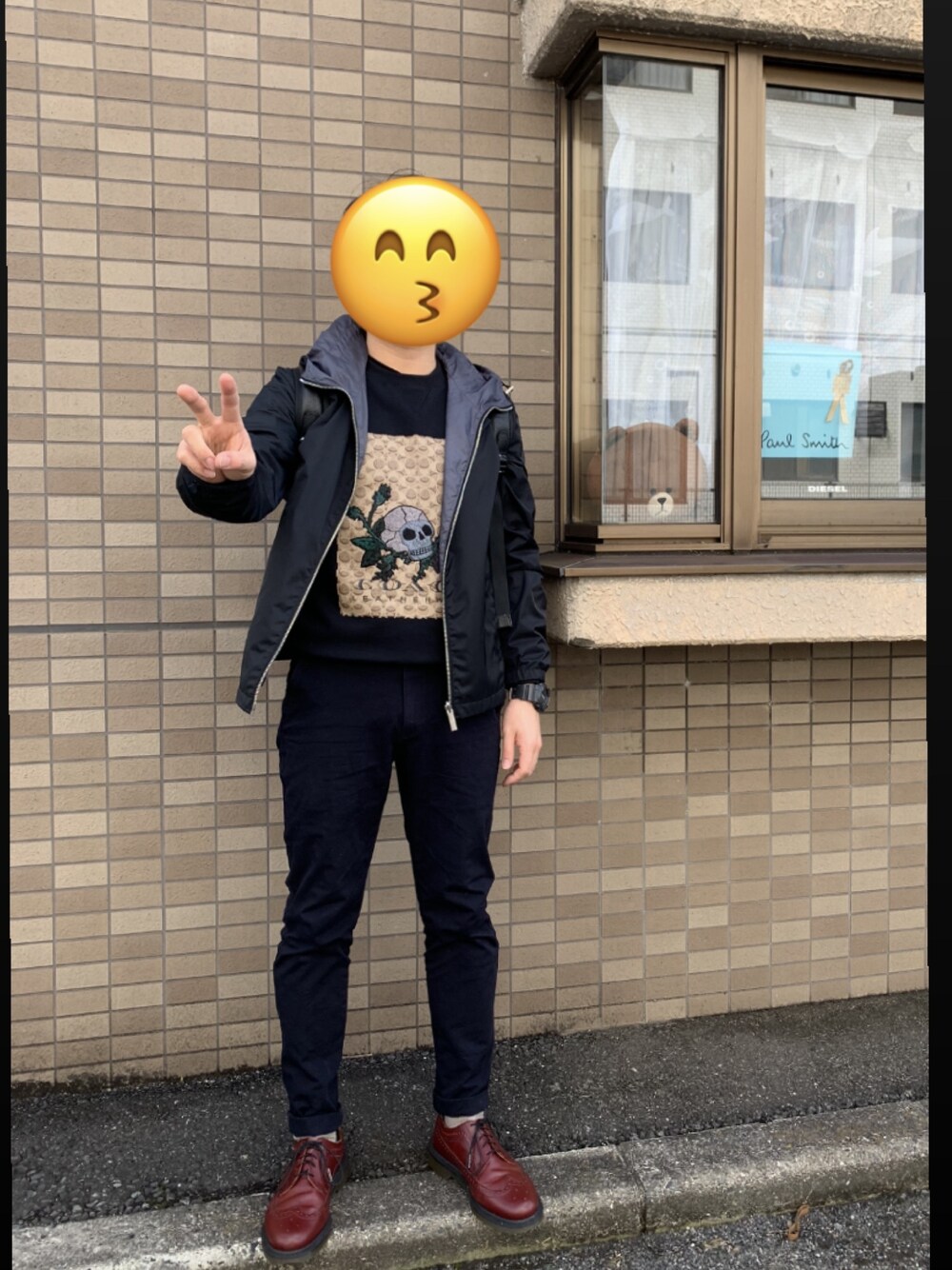「春めきシューズ、シンプルコーデ、オトナカジュアル、春服、ブラックコーデ」｜「COACHのアイテム（スウェット、ブラック系）」を使った、TomoKiMaさん（メンズ・166cm）の春コーディネートの1枚目の写真