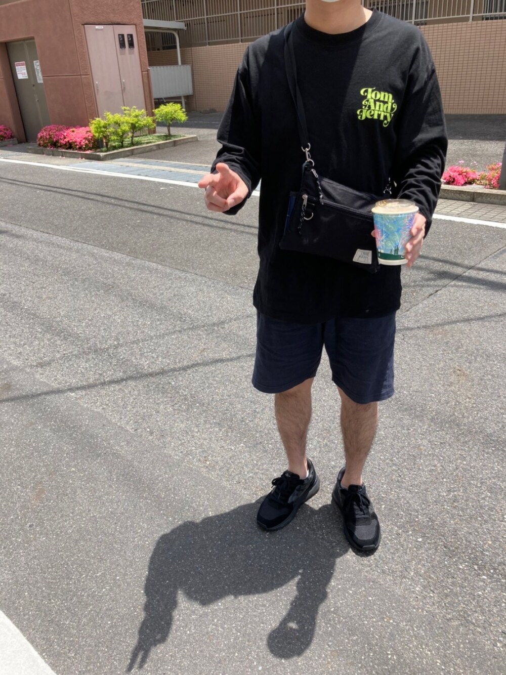 「初夏コーデ、カジュアルコーデ、ビッグシルエット、Tシャツ、シンプルコーデ、キレイめ、今日のコーデ、これが私をアゲる服、スニーカーコーデ、低身長男子」｜「Championのアイテム（パンツ、ブラック系）」を使った、TomoKiMaさん（メンズ・166cm）の夏コーディネートの1枚目の写真