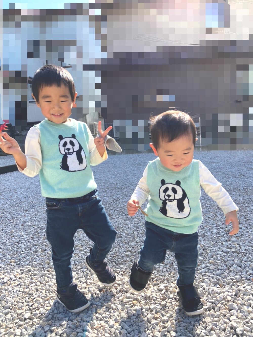 「キッズコーデ、男の子コーデ、パンダ、ベスト、お揃いコーデ、兄弟コーディネート、HOGAN RANCH WEAR、マーキーズ」｜「HOGAN RANCH WEARのコットンニットベストヨンダ？(XS～M)（ニット/セーター、グリーン系）」を使った、nonoさん（キッズ・90cm）の冬コーディネートの1枚目の写真