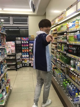 「アイテム（シャツワンピース、ゴールド系）」を使った、ゆんふぁさん（メンズ・176cm）の春コーディネート
