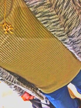 「AZUL（アズール）のアイテム（ニット/セーター、ベージュ系）」を使った、❶さん（メンズ・175cm）の冬コーディネート