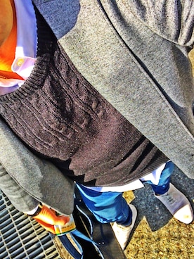 「AZUL（アズール）のアイテム（ニット/セーター、ブラック系）」を使った、❶さん（メンズ・175cm）の冬コーディネート