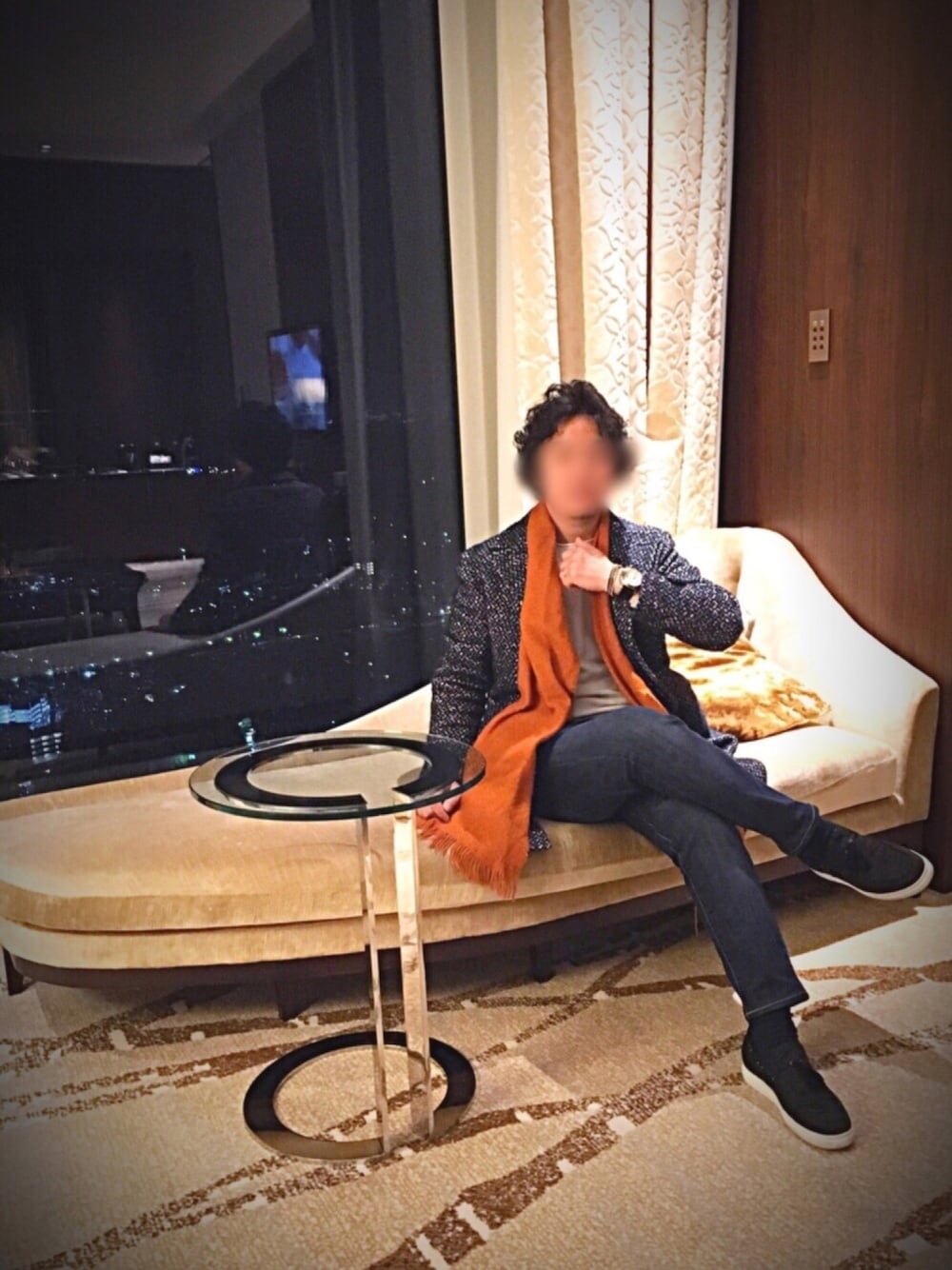 「キレイめ、オトナカジュアル、オレンジ、赤コンオールスターズ、大人コーデ、そっけない部、五分で作成出来なかった部」｜「COLOMBOのアイテム（マフラー、オレンジ系）」を使った、zさん（メンズ・167cm）の冬コーディネートの1枚目の写真