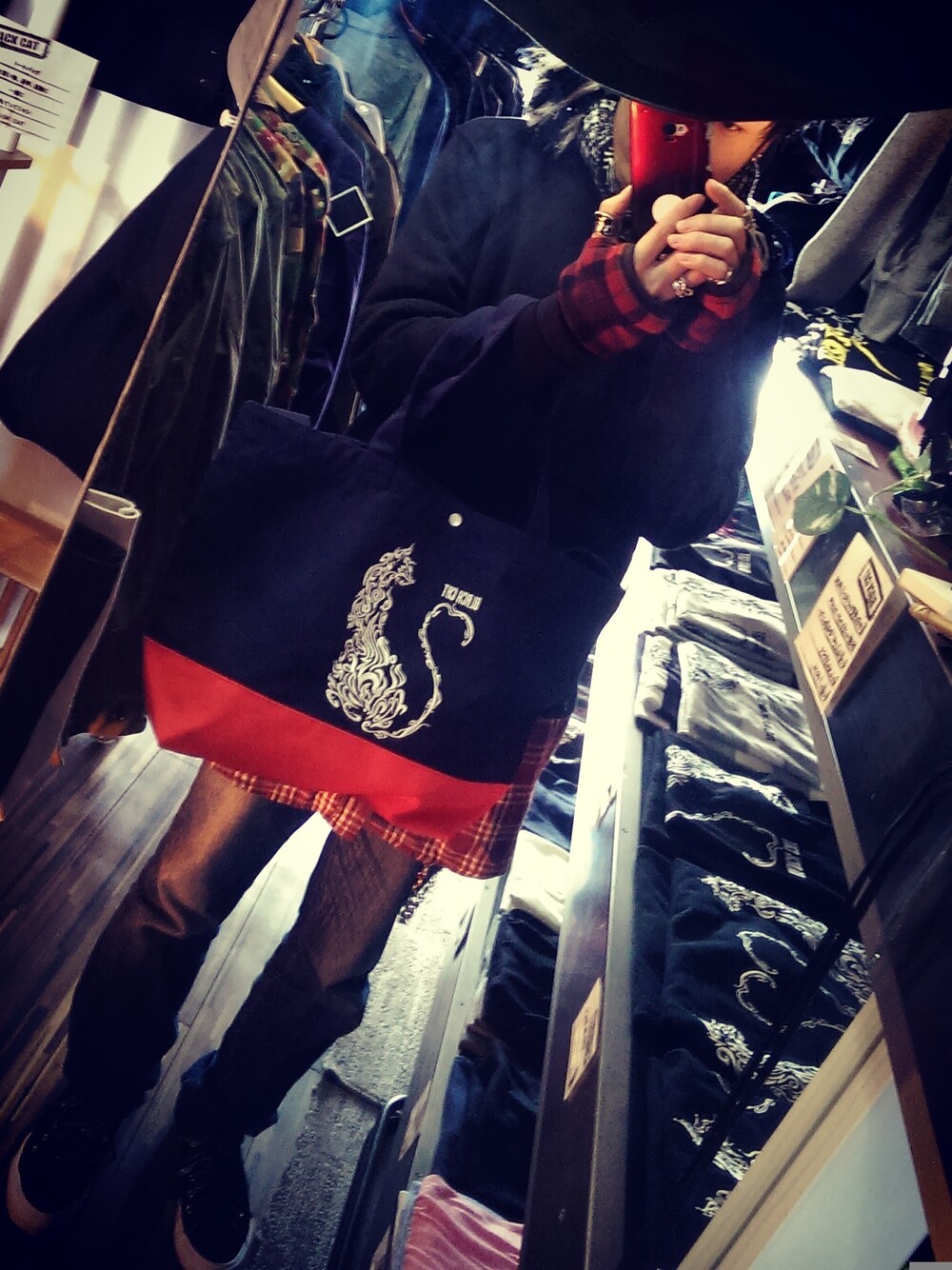 「black、NIKE、Tシャツ、UNIQLO、LEE、BEAMS、kids、blue、pink、TODAYFUL」｜「BLACK CAT　パーカー（パーカー、ブラック系）」を使った、愛知　BLACKCATヒロさん（メンズ・168cm）の冬コーディネートの1枚目の写真