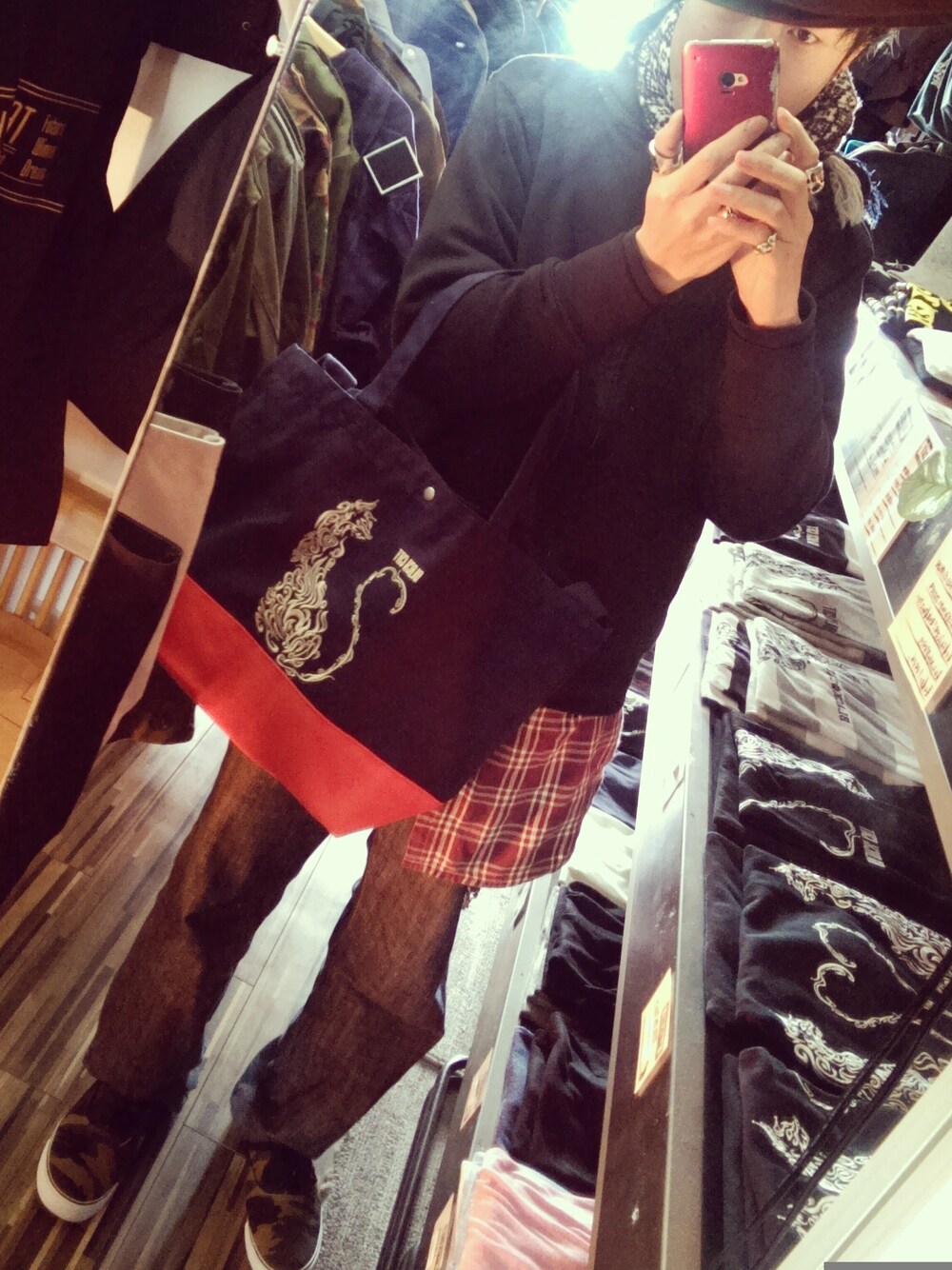 「VANS、black、converse、LEE、Dr.Martens、BEAMS、kids、summer、GU、fashion」｜「BLACK CAT　パーカー（パーカー、ブラック系）」を使った、愛知　BLACKCATヒロさん（メンズ・168cm）の冬コーディネートの1枚目の写真