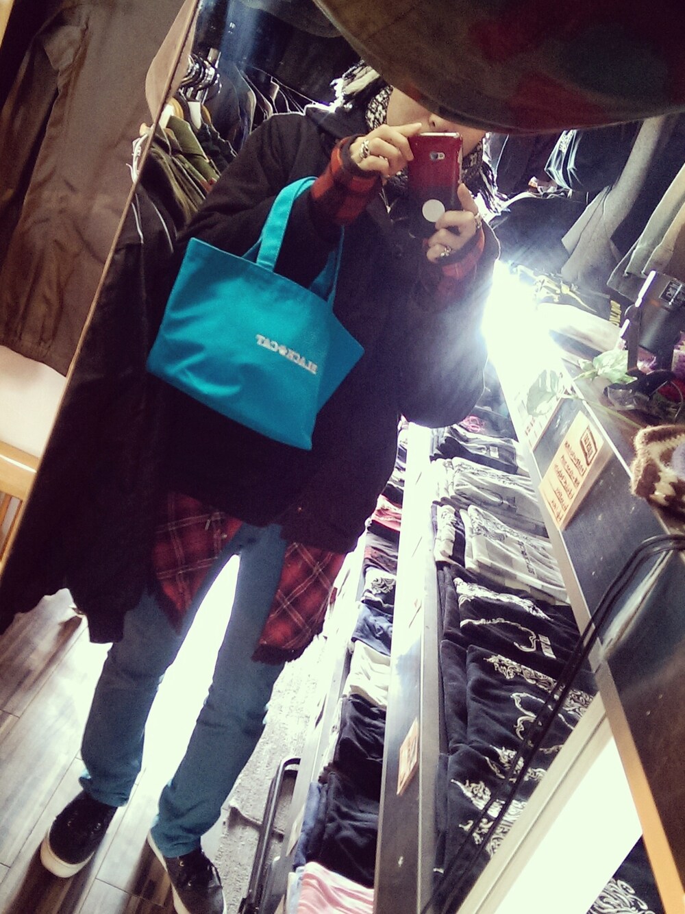 「MA-1、FRAPBOIS、dress、fashion、disney、flower、FREAK’Ｓ STORE、FOREVER 21、Daniel Wellington、fall」｜「BLACK CAT　パーカー（パーカー、ブラック系）」を使った、愛知　BLACKCATヒロさん（メンズ・168cm）の冬コーディネートの1枚目の写真