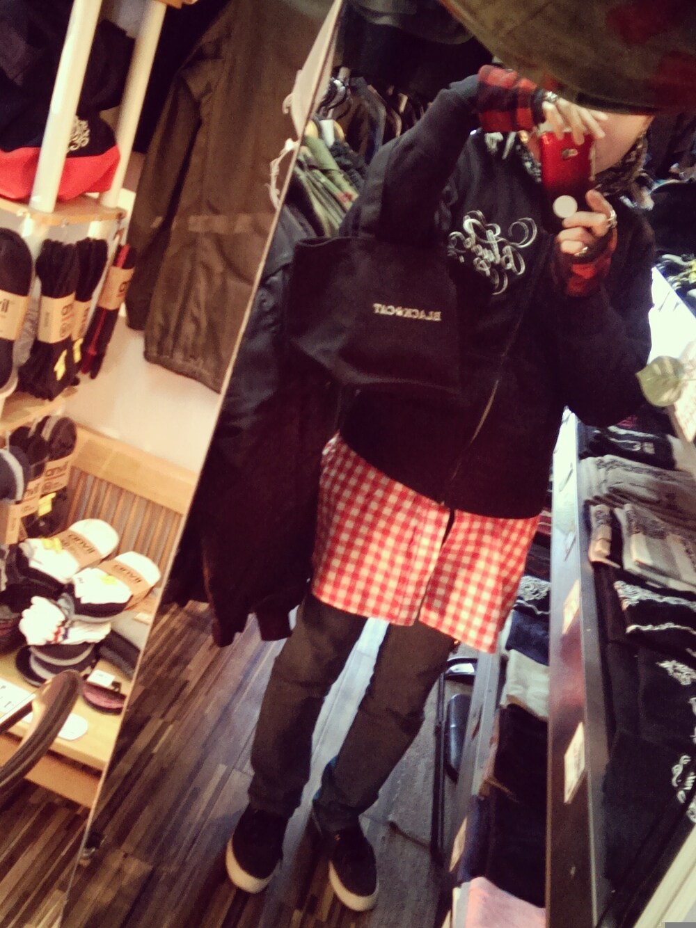 「Pコート、pants、PRADA、orslow、PAR ICI、PUMA、ootd、OPENING CEREMONY、pink、off white」｜「BLACK CAT　パーカー（パーカー、ブラック系）」を使った、愛知　BLACKCATヒロさん（メンズ・168cm）の春コーディネートの1枚目の写真