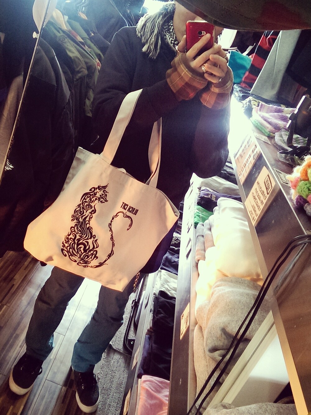 「black、used、UNIQLO、IENA、united arrows、IL BISONTE、USJ、outfit、off white、imvely」｜「BLACK CAT　パーカー（パーカー、ブラック系）」を使った、愛知　BLACKCATヒロさん（メンズ・168cm）の春コーディネートの1枚目の写真
