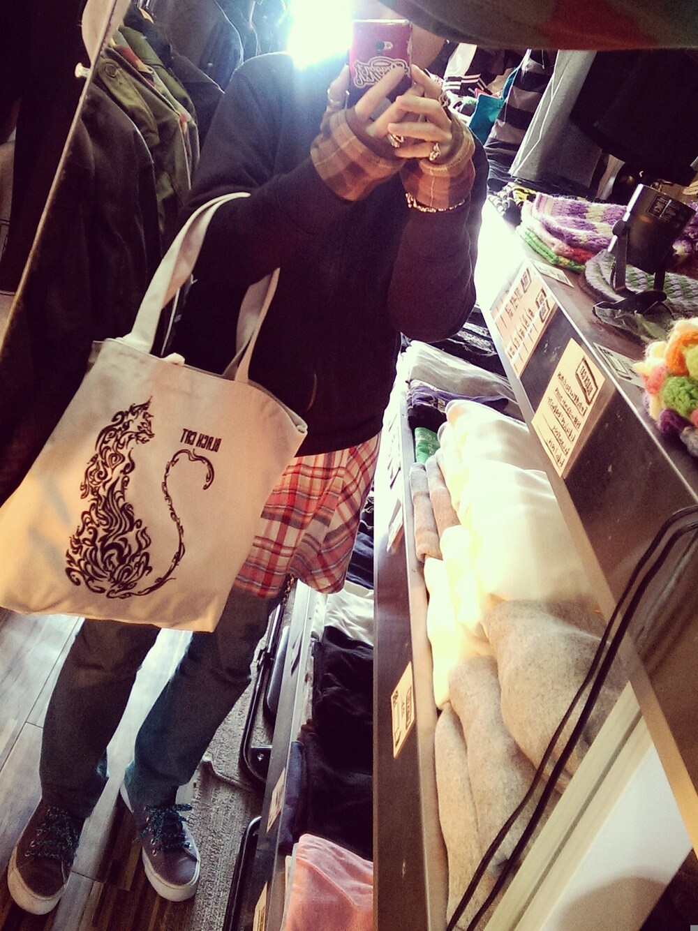「MA-1、I am I、marimekko、pants、PRADA、mystic、INGNI、PUMA、men、pink」｜「BLACK CAT　パーカー（パーカー、ブラック系）」を使った、愛知　BLACKCATヒロさん（メンズ・168cm）の春コーディネートの1枚目の写真