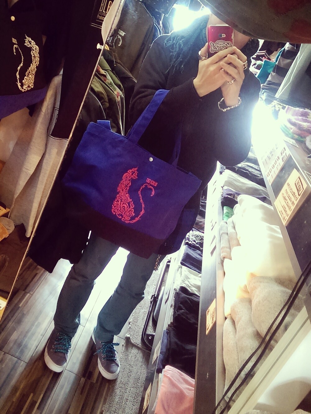 「Pコート、イヤリング、イエロー、pants、INGNI、PAR ICI、PUMA、イージーパンツ、pink、イラストT」｜「BLACK CAT　パーカー（パーカー、ブラック系）」を使った、愛知　BLACKCATヒロさん（メンズ・168cm）の春コーディネートの1枚目の写真