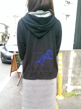 「blue」｜「アイテム（パーカー）」を使った、愛知　BLACKCATヒロさん（レディース・172cm）の春コーディネート