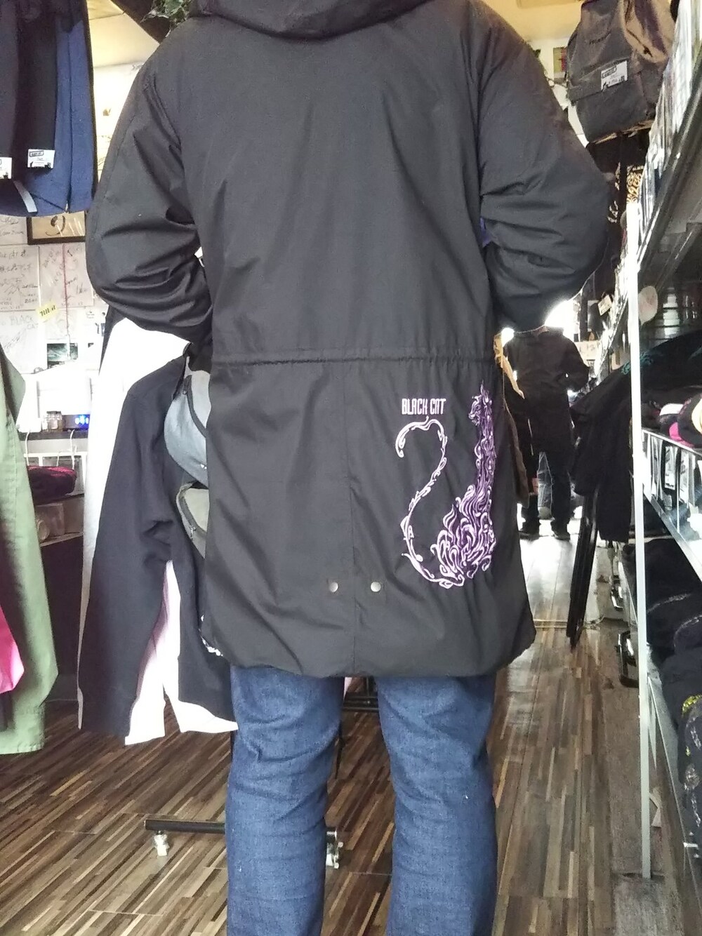 「コート、black、ブラック、刺繍、名古屋、ラベンダー、ネコ、winter、ネコ柄、大須」｜「BLACK CATオリジナルパーカーコート（その他アウター、ブラック系）」を使った、愛知　BLACKCATヒロさん（メンズ・170cm）の冬コーディネートの1枚目の写真