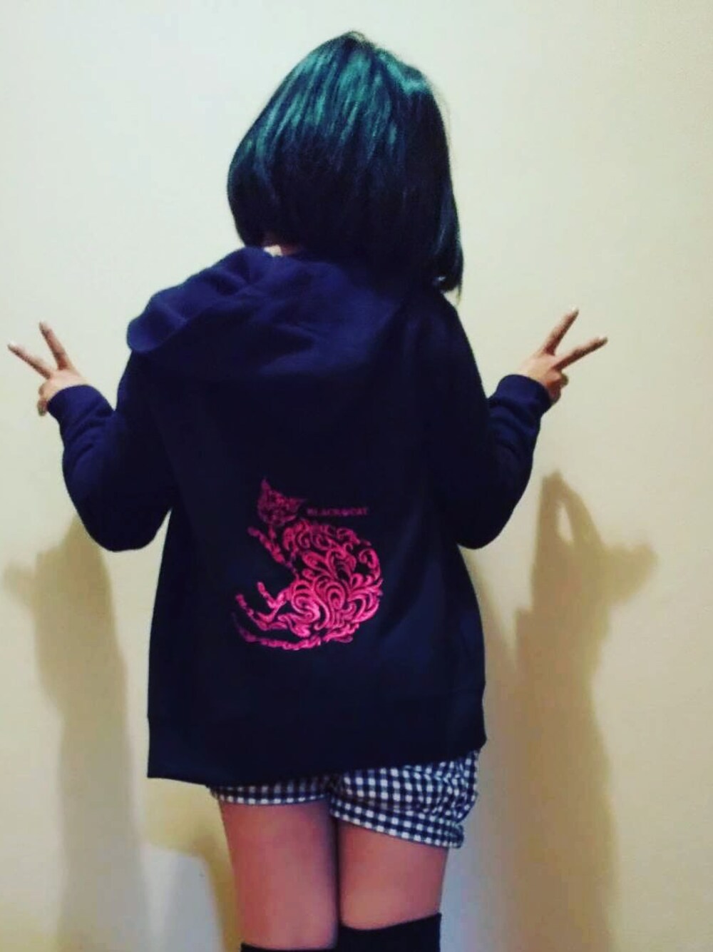 「black、ナチュラル、spring、summer、street、キッズコーデ、ネコ、pink、ネコ柄、大須」｜「BLACKCATオリジナルキッズパーカー（パーカー、ブラック系）」を使った、愛知　BLACKCATヒロさん（キッズ・120cm）の春コーディネートの1枚目の写真