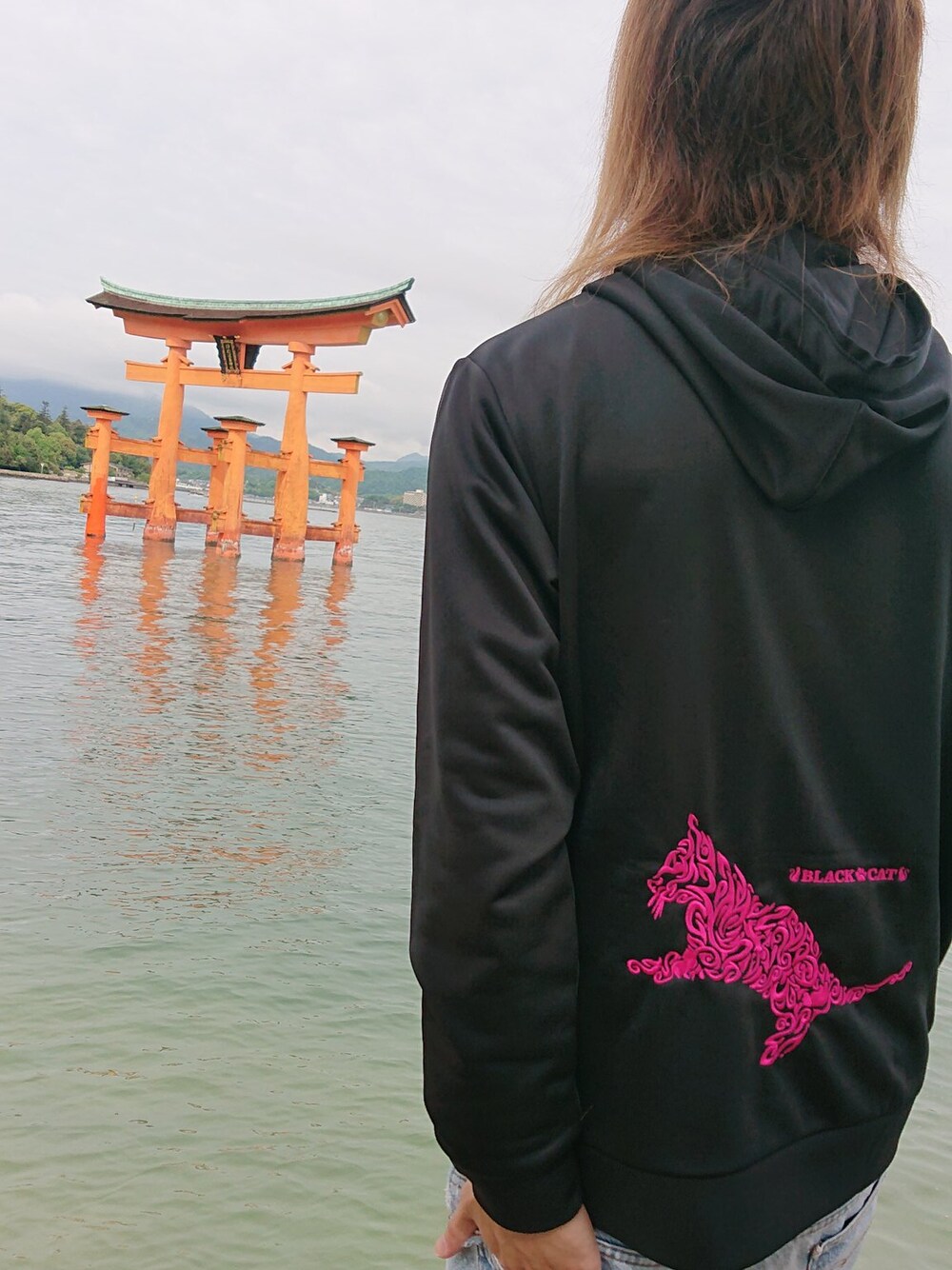 「black、ブラック、ピンク、パーカー、レッド、刺繍、summer、ネコ、ネコ柄、ドライ」｜「BLACKCATオリジナルドライパーカー（パーカー、ブラック系）」を使った、愛知　BLACKCATヒロさん（メンズ・170cm）の春コーディネートの1枚目の写真