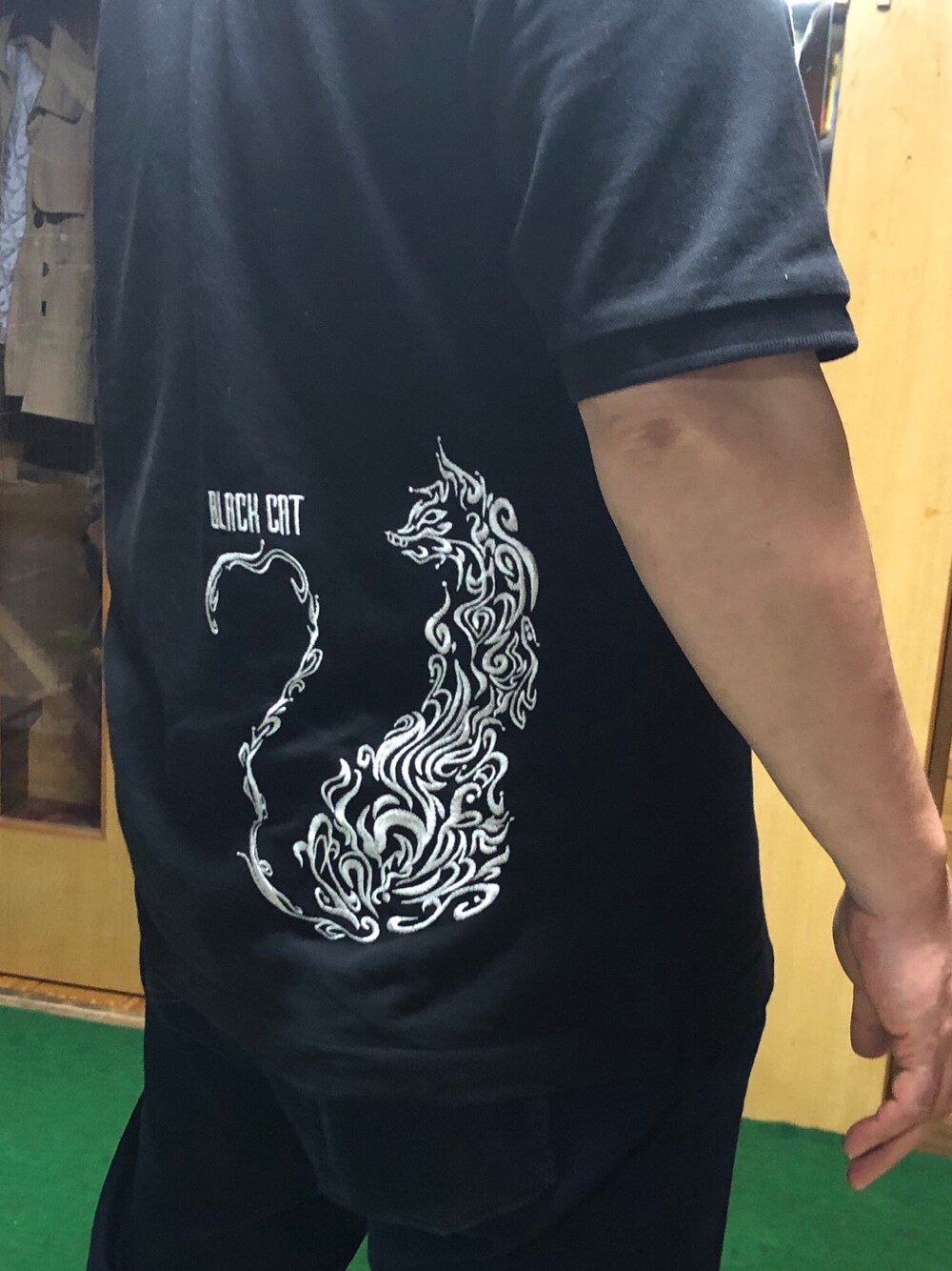 「black、ブラック、刺繍、summer、名古屋、street、ポロシャツ、white、ネコ、ネコ柄」｜「BLACKCATオリジナルポロシャツ（ポロシャツ、ブラック系）」を使った、愛知　BLACKCATヒロさん（メンズ・168cm）の夏コーディネートの1枚目の写真